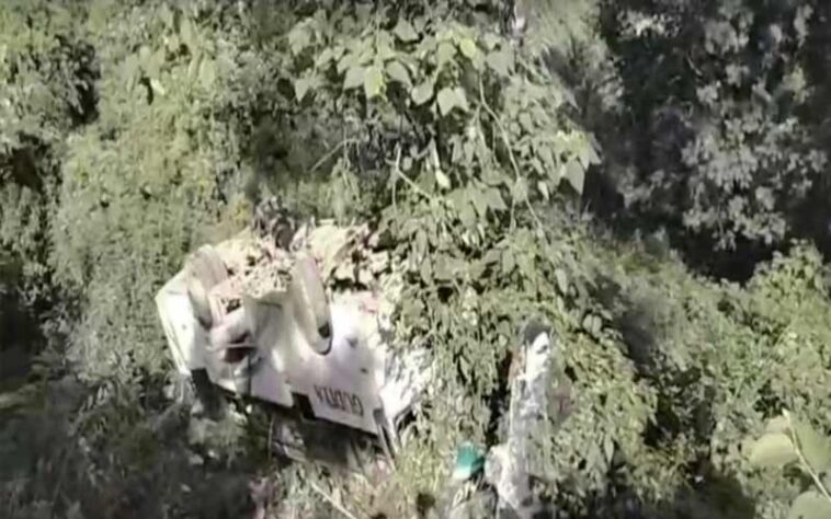 Accident In Himachal: पंजाब में हुए सत्संग से श्रद्धालुओं को लेकर लौट रही बस खाई में लुढ़की! 26 लोग घायल