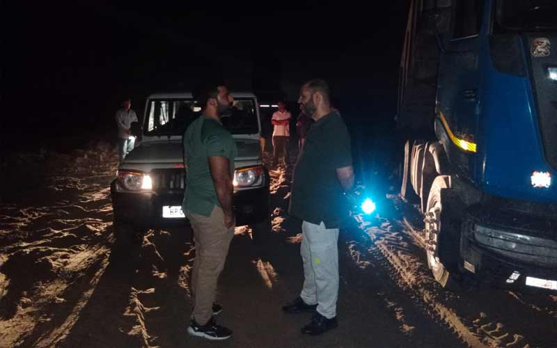 HP News: अवैध खनन पर प्रशासन की आधी रात को छापेमारी! तीन टिप्पर और एक पोकलेन जब्त