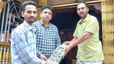 HP News: करसोग में बादल फटने की घटना से बहकर आई प्राचीन मूर्ति! ममलेश्वर महादेव मंदिर कमेटी को सौंपा