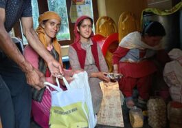 Himachal News: प्राकृतिक आपदा में आंगनवाड़ी कार्यकर्ताओं ने निभाई अहम ज़िम्मेदारी! 4,782 को घर-घर पहुँचाया राशन