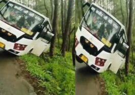 Accident In Himachal: तीखे मोड़ पर बिगड़ा संतुलन! सड़क किनारे लुढ़की बस, यात्रियों में मची चीख-पुकार