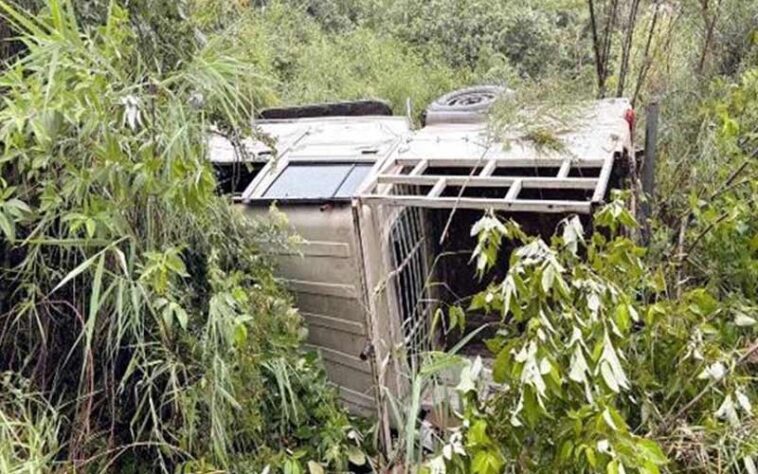 Accident In Himachal: गहरी खाई में गिरी कार! सेब बेचकर लौट रहे व्यक्ति की मौत, एक लापता Accident In Himachal: गहरी खाई में गिरी कार! सेब बेचकर लौट रहे व्यक्ति की मौत, एक लापता