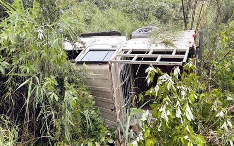 Accident In Himachal: गहरी खाई में गिरी कार! सेब बेचकर लौट रहे व्यक्ति की मौत, एक लापता