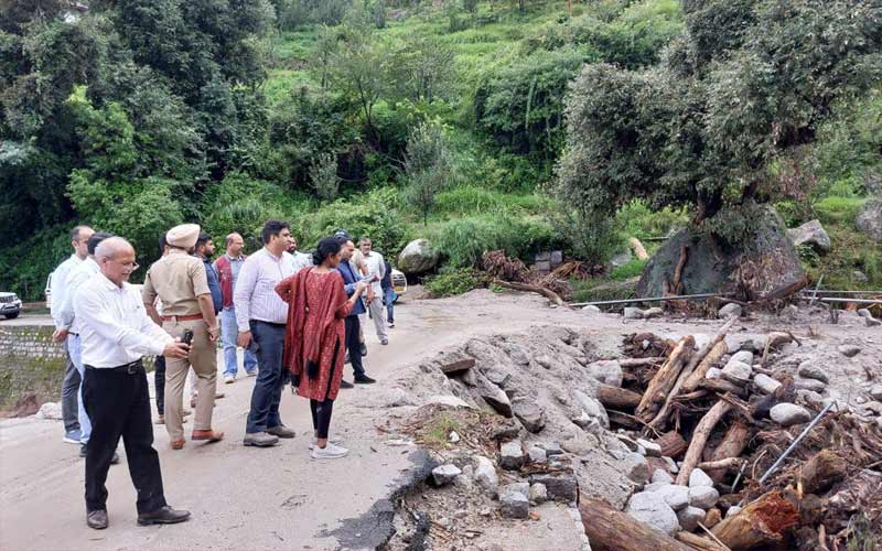 HP News: केंद्रीय टीम ने आपदा प्रभावित क्षेत्रों का किया दौरा! प्राकृतिक आपदाओं के कारणों का लगाएगी पता…..