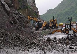 Landslide In Himachal: चंडीगढ़-मनाली NH फिर बंद! लगातार गिर रहे पत्थर, दोनों तरफ यातायात रोका