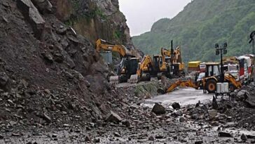 Landslide In Himachal: चंडीगढ़-मनाली NH फिर बंद! लगातार गिर रहे पत्थर, दोनों तरफ यातायात रोका