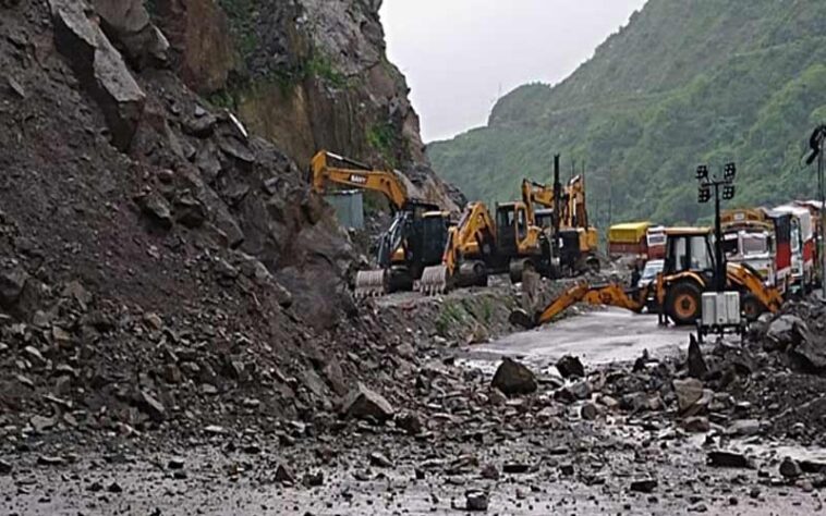 Landslide In Himachal: चंडीगढ़-मनाली NH फिर बंद! लगातार गिर रहे पत्थर, दोनों तरफ यातायात रोका