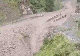 Himachal Cloudburst: हिमाचल में दो जगह बादल फटने से फिर तबाही! नाले में आई बाढ़ से लोग सहमे