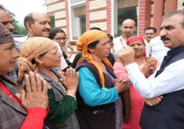 CM Sukhu: प्रशासन की सलाह के विपरीत सीएम ने थुनाग में आपदा प्रभावितों के बीच बिताई रात