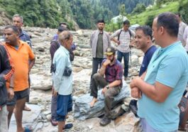 HP News: आपदा प्रभावित क्षेत्रों में राहत कार्यों का जायजा लेने पैदल पहुंचे डीसी! विभागों को दिए निर्देश