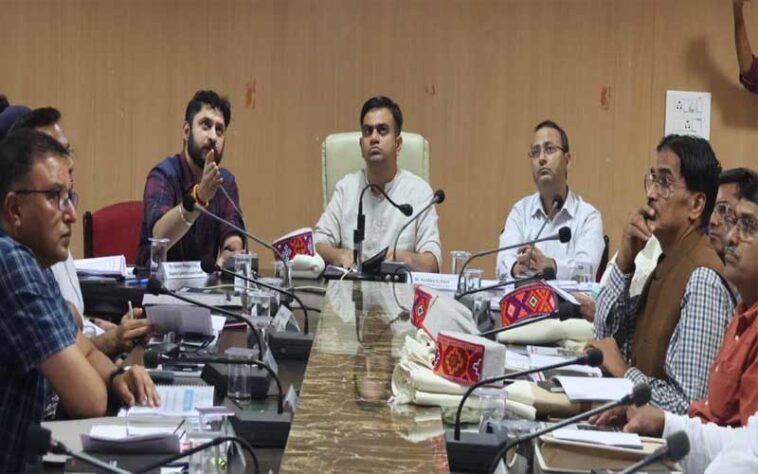 HP News: मंडी में आपदा से 708 करोड़ रुपए से अधिक का नुकसान! 349 मकान पूरी तरह क्षतिग्रस्त