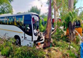 Accident In Himachal: हिमाचल में लग्जरी बस और ट्राला के बीच जोरदार भिड़ंत! चालक सहित चार यात्री जख्मी