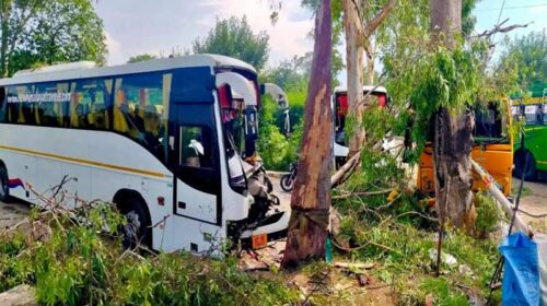 Accident In Himachal: हिमाचल में लग्जरी बस और ट्राला के बीच जोरदार भिड़ंत! चालक सहित चार यात्री जख्मी