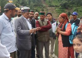 HP News: आपदा प्रभावित क्षेत्रों में 13 हजार से अधिक लोगों की स्वास्थ्य जांच! साढ़े पांच हजार को बांटी दवाइयां