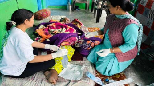 HP News: जंजैहली के दूरस्थ कुडवार गांव पहुंचा स्वास्थ्य विभाग का दल! 72 वर्षीय वृद्धा का किया उपचार