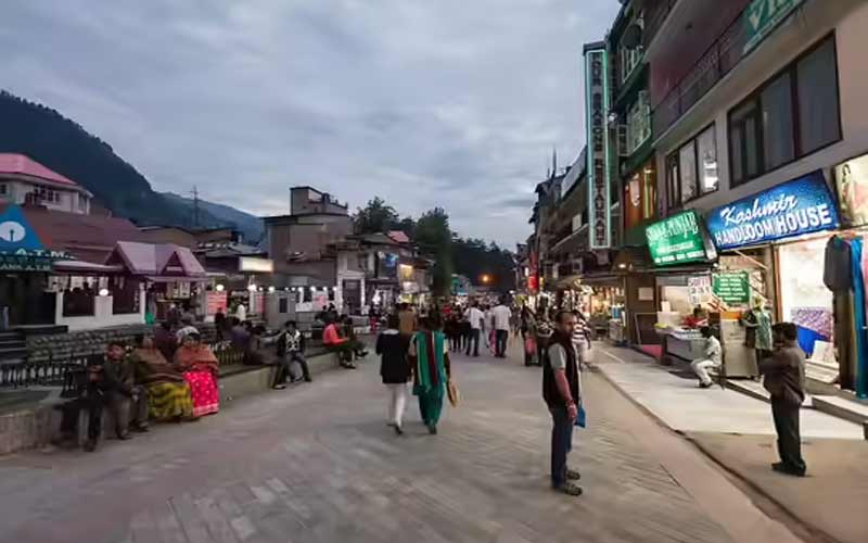 Himachal Tourism: मनाली में पसरा सन्नाटा! भीषण आपदा के बाद नहीं आ रहे टूरिस्ट, होटलों में ताले लगाने की नौबत