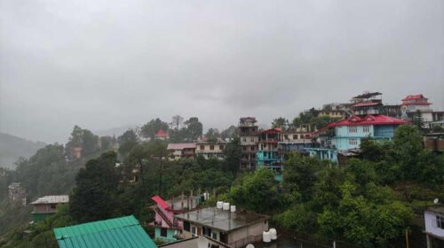 सावधान: हिमाचल के सात जिलों में आज भारी से बहुत भारी बारिश का ऑरेंज अलर्ट! यहां स्कूल बंद