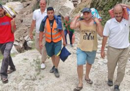 HP News: आपदा में सेवा की मिसाल बने होमगार्ड जवान! सराज के दुर्गम गांवों तक पैदल पहुंचाई राहत सामग्री