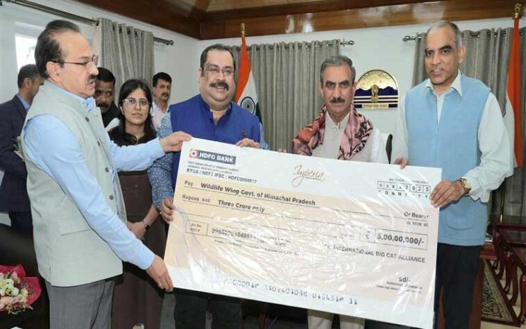 CM Sukhu: आईबीसीए ने त्साराप-चू संरक्षण रिजर्व प्रबंधन के लिए मुख्यमंत्री को दिया तीन करोड़ रुपये का चेक