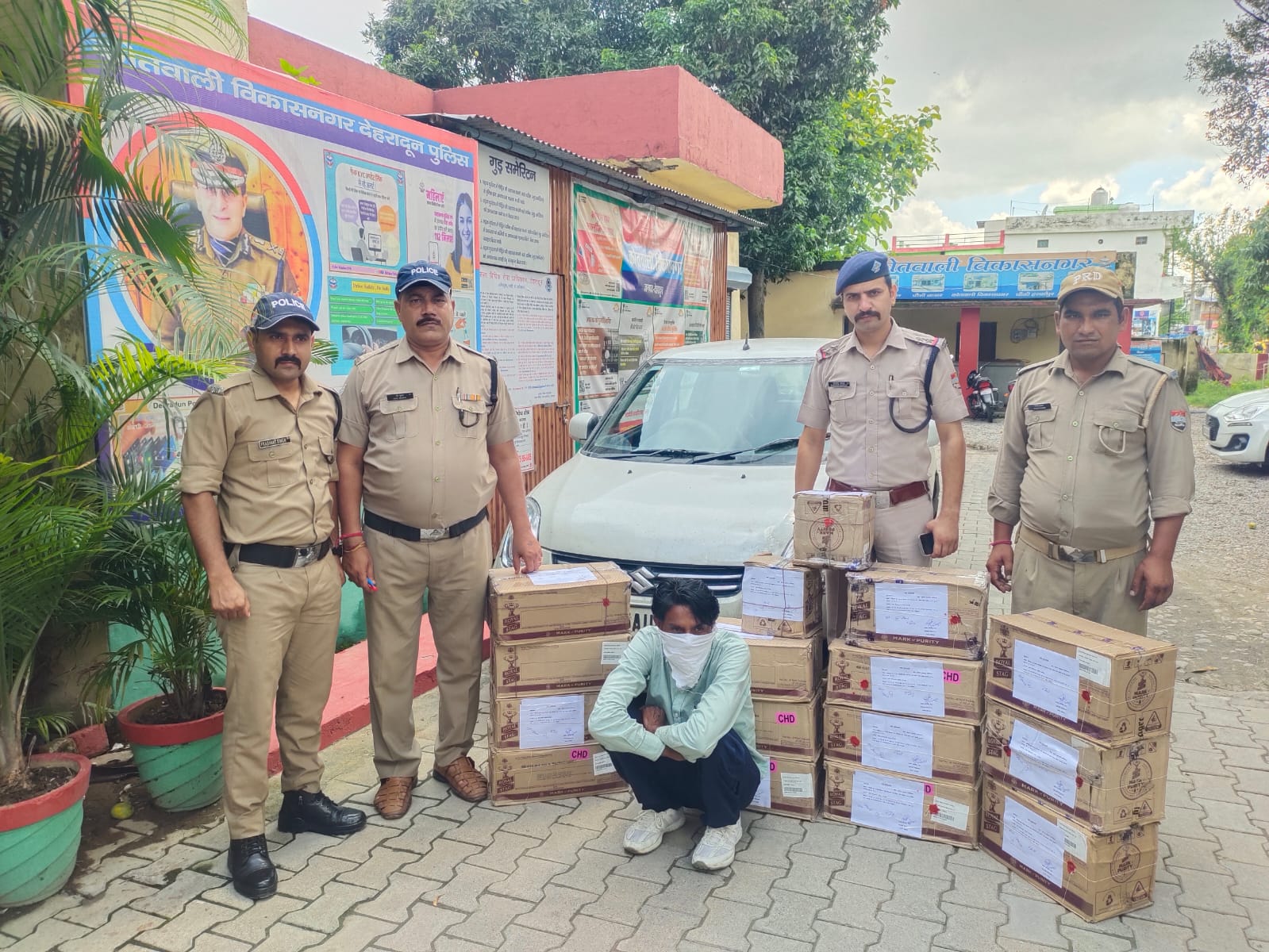 पांवटा-देहरादून बॉर्डर पर पंचायत चुनाव से पहले अवैध शराब पकड़ी, एक गिरफ्तार
