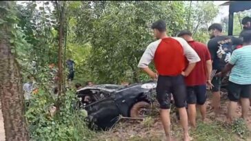 गूगल मैप की गलती से टूटा पुल पार कर बैठा परिवार, नदी में बही कार – ग्रामीणों ने बचाई जान