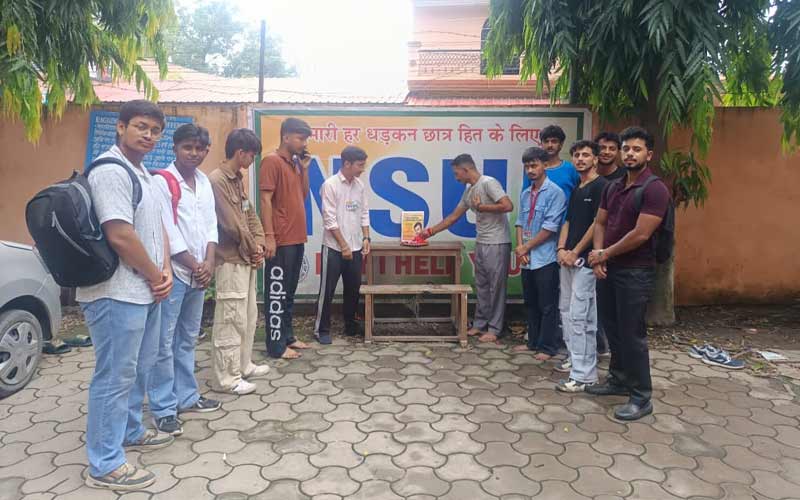 एनएसयूआई ने चंद्रशेखर आज़ाद की जयंती पर क्रांतिकारी विचारों को किया नमन