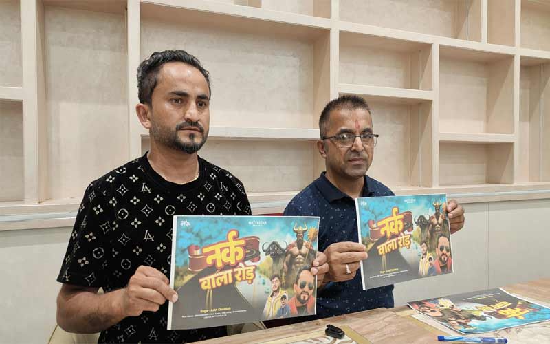 Paonta Sahib: नाटी गायक अजय चौहान का तीखा प्रहार! “नर्क वाला रोड” गाने से उठाई NH-707 की समस्याएं….