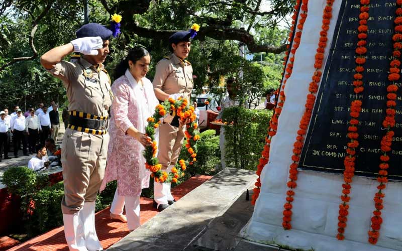 Sirmour News: कारगिल विजय दिवस पर नाहन में देश के अमर शहीदों को दी श्रद्धांजलि