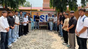 Paonta Sahib : स्वर्गीय वीरभद्र सिंह की पुण्यतिथि पर NSUI ने पांवटा कॉलेज में दी श्रद्धांजलि