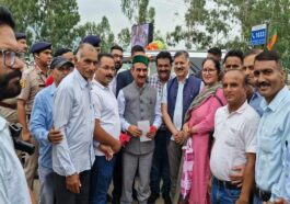 HP News: आपदा प्रभावितों की सहायता के लिए आगे आए लोग! मुख्यमंत्री सुक्खू को सौंपे सहयोग के चेक
