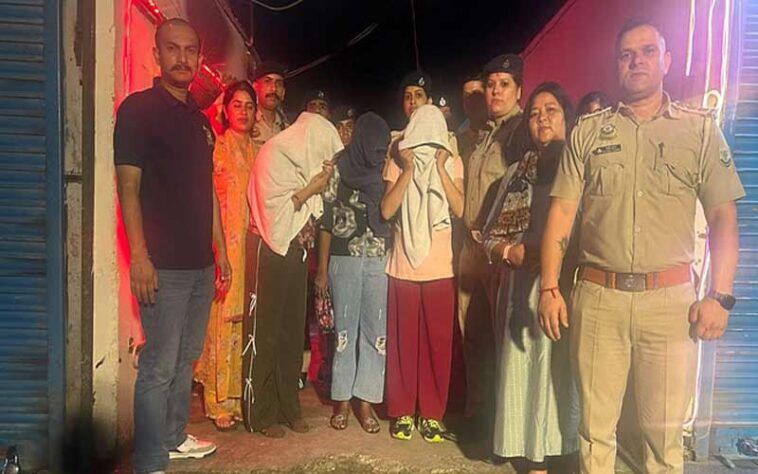 Himachal Crime News: गेस्ट हाउस में चल रहे देह व्यापार का पर्दाफाश! 35 वर्षीय महिला अरेस्ट, दो युवतियां रेस्क्यू