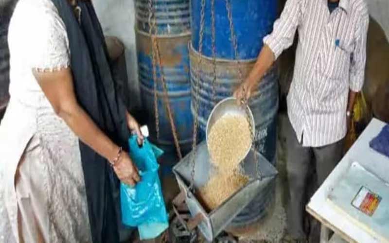 Himachal News: गाड़ी और अधिक जमीन वाले लोग सस्ते राशन से होंगे बाहर! केंद्र ने भेजी पांच लाख से अधिक लोगों की लिस्ट