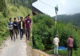 HP News: आपदा प्रभावित थुनाग में राहत और बहाली कार्य युद्धस्तर पर जारी! 140 जल योजनाएं बहाल