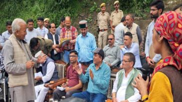 HP News: राजस्व मंत्री ने आपदा प्रभावित क्षेत्रों में प्रभावितों से की मुलाकात! नुकसान का लिया जायजा
