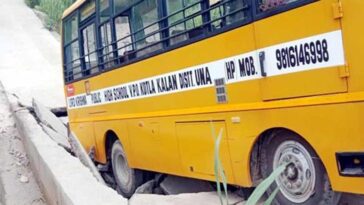 Accident In Himachal: हिमाचल में स्कूली बस हादसे का शिकार! बच्चों में मचा हड़कंप