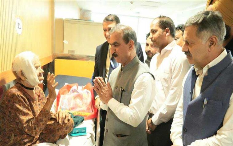 CM Sukhu: मुख्यमंत्री ने एम्स बिलासपुर में बस दुर्घटना के घायलों का जाना कुशलक्षेम! 32 यात्रियों का चल रहा इलाज