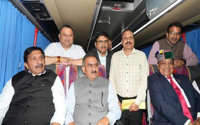 CM Sukhu: हिमाचल को मिली 24 नई वोल्वो बसे! सीएम ने झण्डी दिखाकर किया रवाना