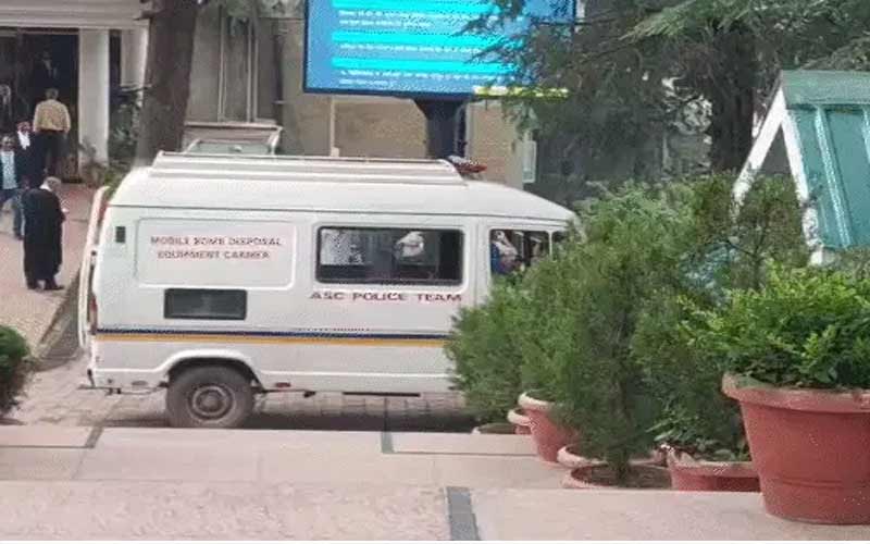 Himachal News Alert: हिमाचल के 3 प्रतिष्ठित स्कूलों को बम से उड़ाने की धमकी! बच्चों में हड़कंप