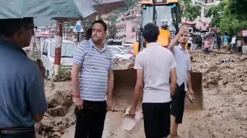 HP Cloudburst: मंडी में फ्लैश फ्लड से तीन लोगों की मौत! शव बरामद, राहत और बचाव कार्य जारी HP Cloudburst: मंडी में फ्लैश फ्लड से तीन लोगों की मौत! शव बरामद, राहत और बचाव कार्य जारी