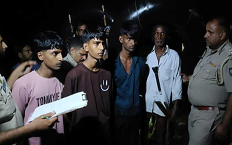 Paonta Sahib: फोटो खिचवाने यमुना नदी में उतरे तीन युवक! पानी के तेज बहाव में फंसे, फिर फरिश्ता बनकर आई पुलिस