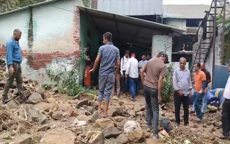 Sirmour News: नाहन बिरोजा फैक्ट्री में मूसलाधार बारिश से तबाही! पानी और मलबा घुसा, भारी नुकसान