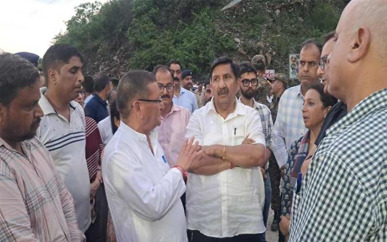 HP News: रोपवे से यात्रा व सामान ढुलाई होगी निःशुल्क! बाढ़-भूस्खलन से पूरी तरह कट चुके सराज क्षेत्र के लोगों को सुविधा