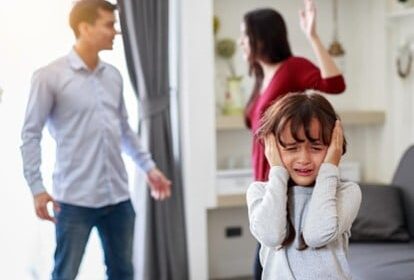 पेरेंट्स जरा संभल कर! बच्‍चों के सामने माता-पिता की लड़ाई बनती है मासूम ज़िंदगी पर गहरे ज़ख्म की वजह