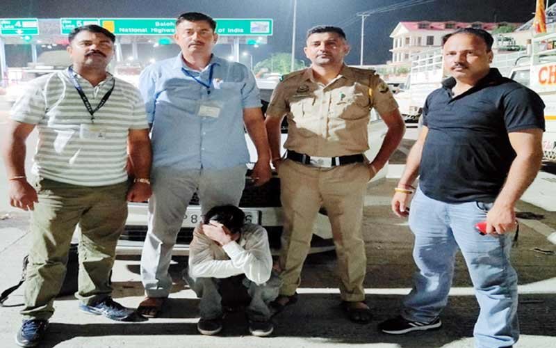 Himachal Crime News: गाड़ी में हो रही थी चिट्टे की सप्लाई! पुलिस ने ऐसे दबोचा 25 वर्षीय युवक