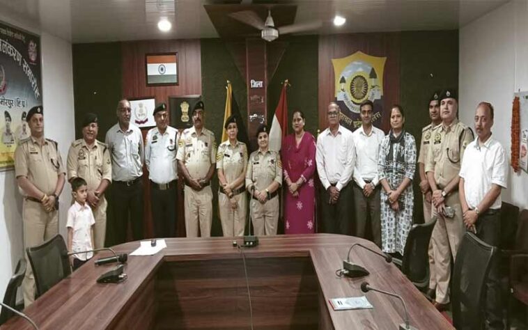 Himachal News Update: 5 पुलिस कर्मचारियों को मिले गृह मंत्रालय के उत्कृष्ट सेवा पदक! डीसी और एसपी ने किया अलंकृत Himachal News Update: 5 पुलिस कर्मचारियों को मिले गृह मंत्रालय के उत्कृष्ट सेवा पदक! डीसी और एसपी ने किया अलंकृत