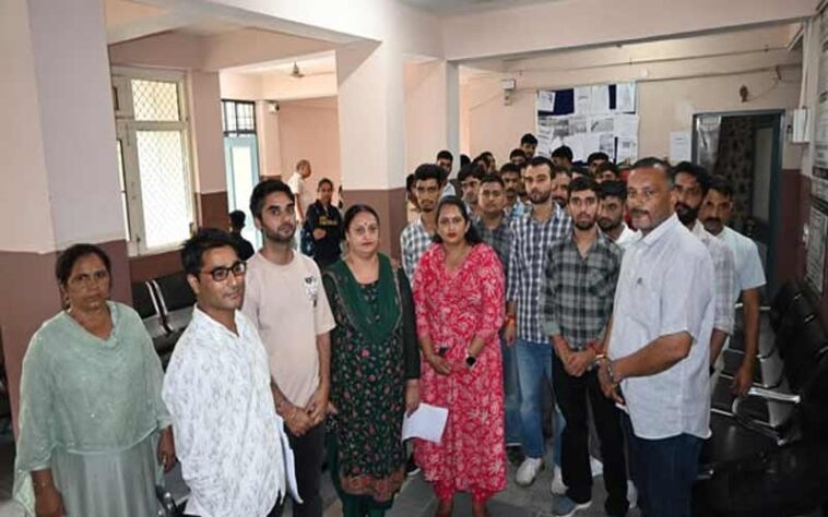 Himachal Latest News: लघु रोजगार मेले में 53 युवाओं को मिली नौकरी! 6 औद्योगिक इकाइयों ने लिया भाग