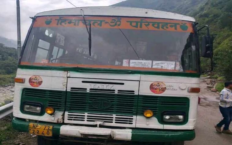 Himachal News: 6000 मणिमहेश यात्रियों को बसों व टैक्सियों के माध्यम से निकाला सुरक्षित 