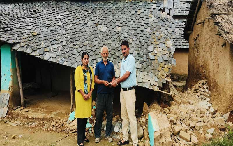 HP News: नगर निगम ऊना में बारिश से 90 परिवार प्रभावित! प्रशासन ने दी 2.20 लाख की राहत राशि