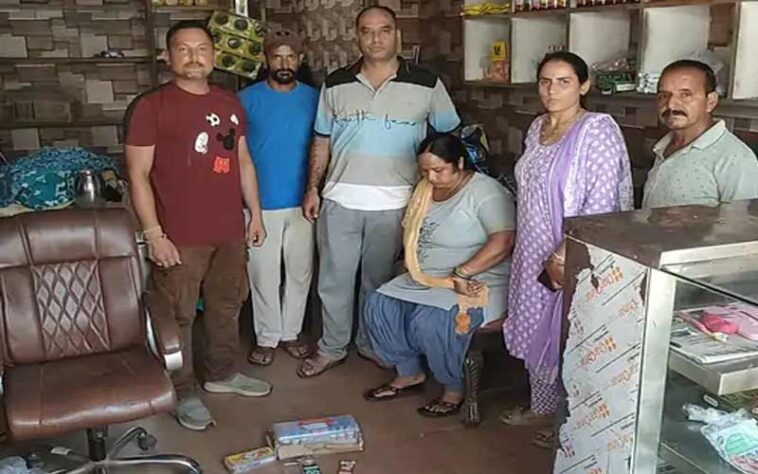 Himachal Crime News: महिला से पकड़ी हेरोइन की बड़ी खेप! बेटा और पोता भी पांच बार जा चुके जेल Himachal Crime News: महिला से पकड़ी हेरोइन की बड़ी खेप! बेटा और पोता भी पांच बार जा चुके जेल