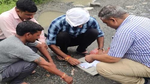 पांवटा साहिब: सड़क किनारे जुआ खेलते रंगे हाथ पकड़ा व्यक्ति! पुलिस ने ऐसे दबोचा पांवटा साहिब: सड़क किनारे जुआ खेलते रंगे हाथ पकड़ा व्यक्ति! पुलिस ने ऐसे दबोचा